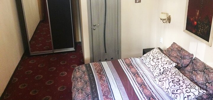Двомісний номер з двоспальним ліжком у готелі «Central Park» у Львові. Бронюйте номери за акцією.