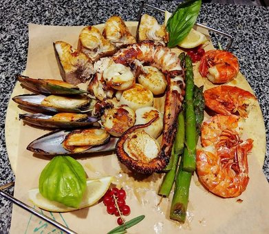 Fish shop-restaurant &quot;flagman&quot;. discounts on dishes