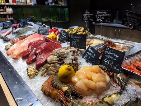 Fish shop-restaurant &quot;flagman&quot;. discounts on dishes