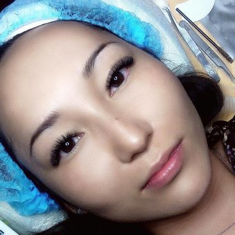 Нарощування вій 4D Київ у салоні «Майстерня краси». Записуйтесь по акції.