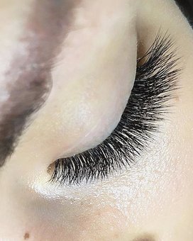 Нарощування вій 3д у салоні «Майстерня краси» у Києві. Записуйтесь по акції.