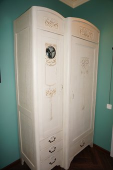 Wardrobe in the room of the Michelle hotel in Odessa. Book a room at a discount.
