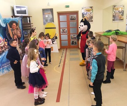 Дитяче свято у стилі мінні маус у кафе-кондитерській «Зефір» у Києві. Замовляйте організацію свята з акції.