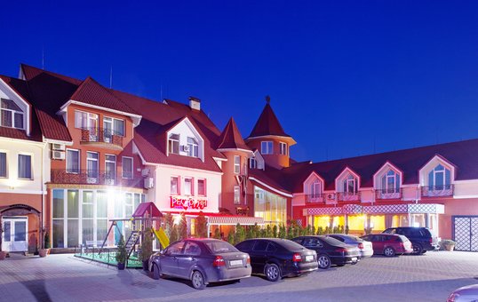 Hotel and restaurant complex «V & P» in Khust. Book rooms for the promotion.