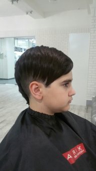 Children's haircuts in the beauty salon "Dazzler" in the Dnieper. Sign up to a hairdresser for a discount.