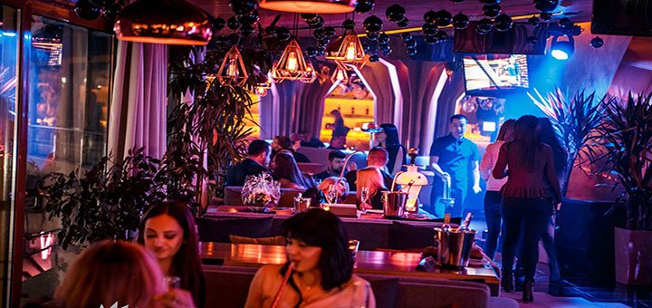 Club "Famous"
