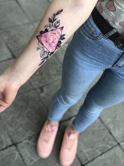 Tattoos for women on the arm in the studio "Mama ne rugai" in Brovary. Order at a discount.