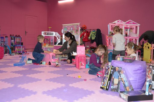 Ігри в ляльки у дитячій кімнаті «Lady Land» у Києві. Відвідайте зі знижкою