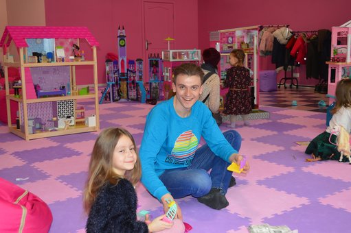 Ігри в ляльки у дитячій кімнаті «Lady Land» у Києві. Завітайте до акції
