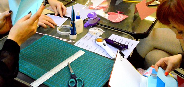 Занятия в «KievArtClub». Записаться на мастер-класс со скидкой.