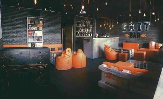 Летняя терраса в кальянной «Exit Bar» в Днепре. Заказать по акции