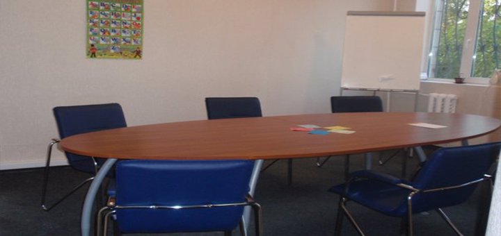 School of foreign languages &quot;friends&quot; learn languages for action